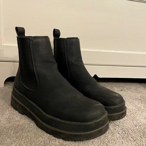 Levi’s Black Chelsea Boots